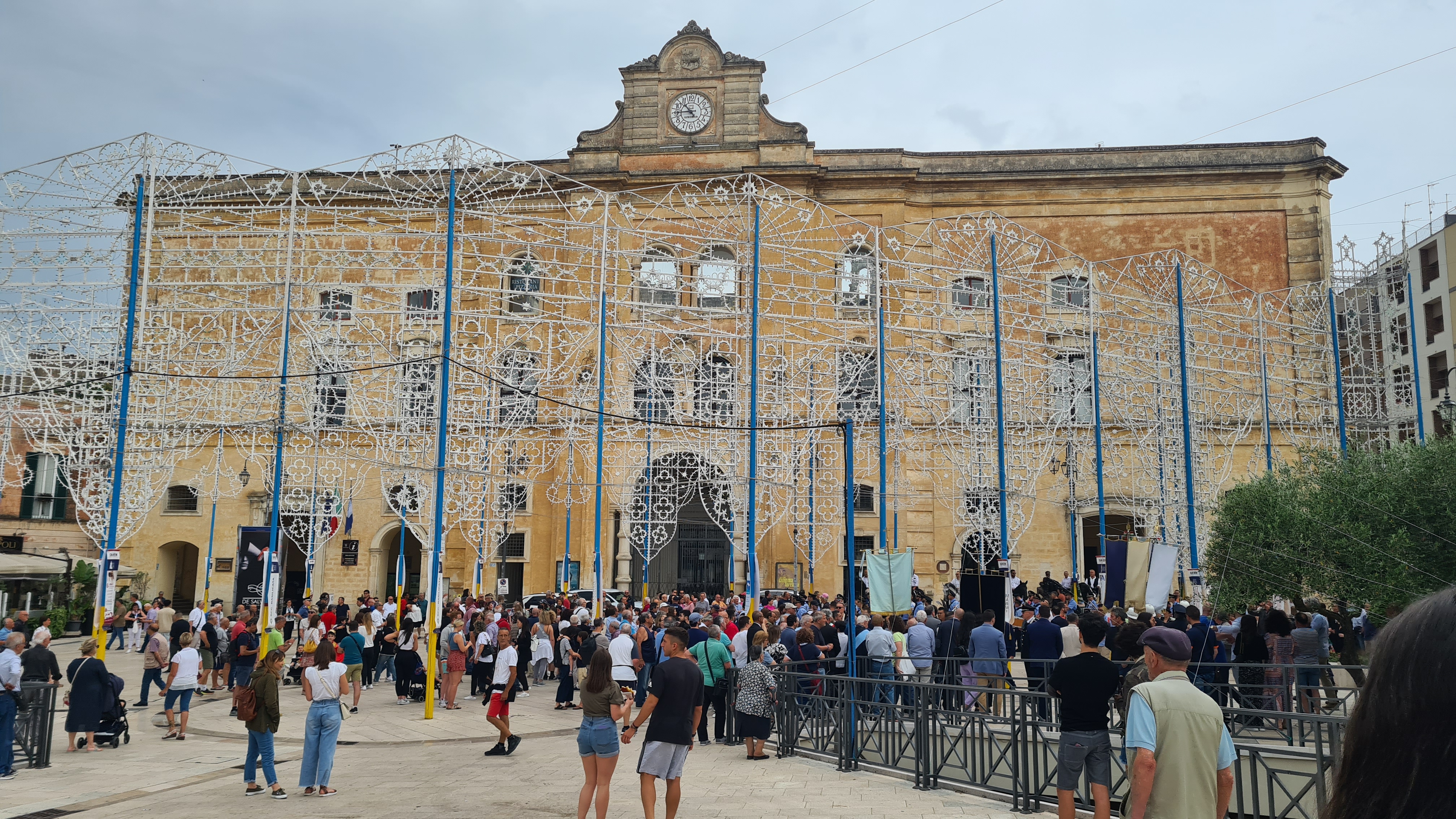 Palombaro Lungo燈光照射下的石灰岩拱頂